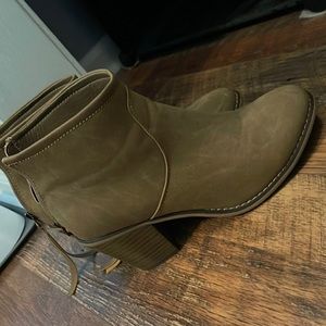 Shoe Dazzle Boots